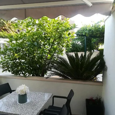 Vidos Apartment *